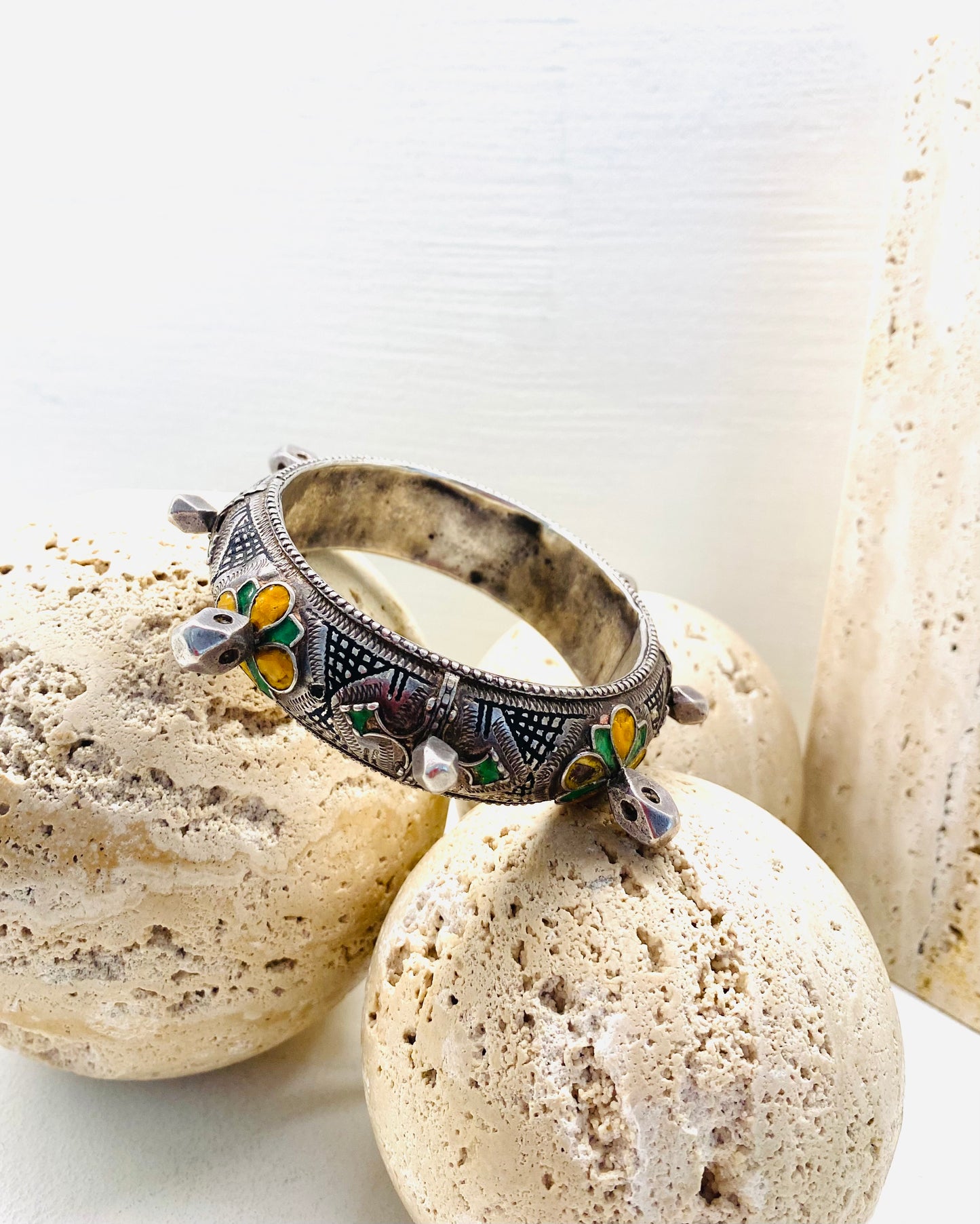 Amazigh Vintage Silver Bangle Tamazirt ⵜⴰⵎⴰⵣⵉⵔⵜ . FREE SHPPING