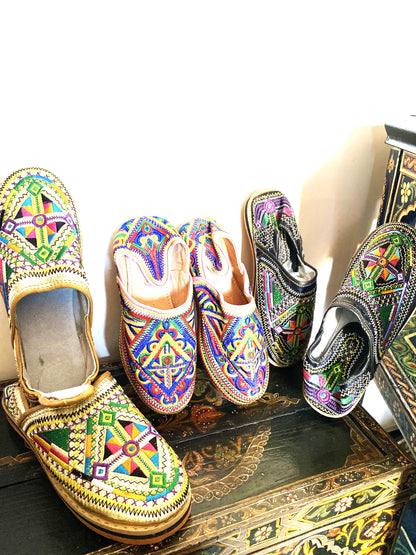 Handmade Amazigh Leather Babouche Imazighen ⴰⵎⴰⵣⵉⵖ .