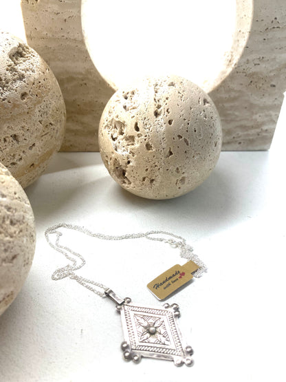 Amazigh Silver Taghult necklace ⴰⵢⵓⵔ