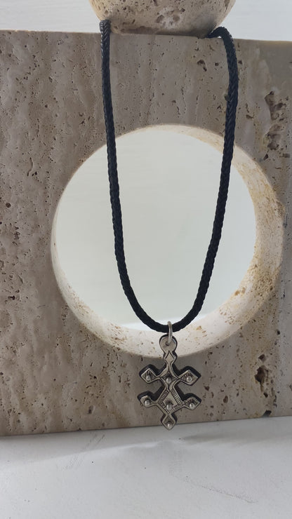 Amazigh Silver Touareg Leather ⴾⴻⵢⵏⴰⵏ ⵏ ⴰⴳⴰⴷⴻⵣ.