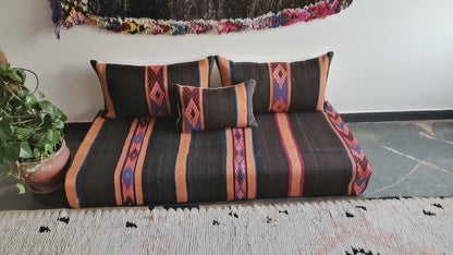 5ft Handmade Amazigh Vintage Sofa Illy ⵜⴰⵎⵓⵏⵜ. FREE SHIPPING