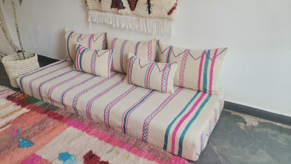 7ft Handmade Amazigh Vintage Kilim ⵜⵓⴷⴻⵔⵜ. FREE SHIPPING