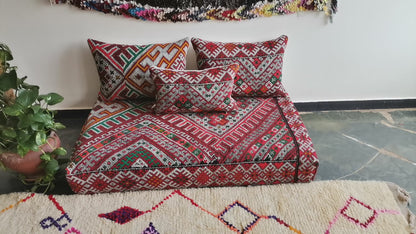 4ft Handmade Amazigh Vintage Kilim Sofa ⵜⴰⴼⵍⴻⵙⵜ. FREE SHIPPING