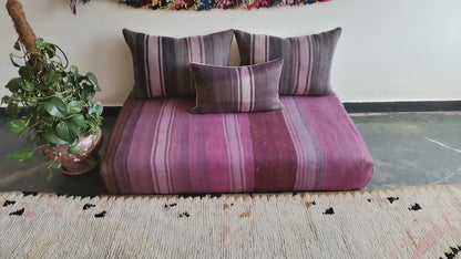 4ft Handmade Amazigh Sofa Kilim ⵜⴰⵎⵓⵏⵜ. FREE SHIPPING