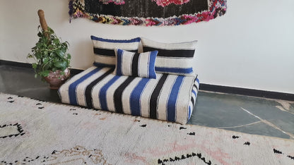 4ft Handmade Amazigh Sofa Vintage Kilim ⵢⴰⵣ. FREE SHIPPING