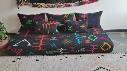 6ft Handmade Amazigh Kilim Illy ⵢⴰⵣ. FREE SHIPPING