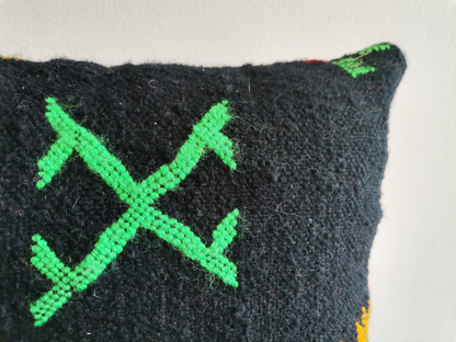 Handmade Amazigh pillow Tamzgha.